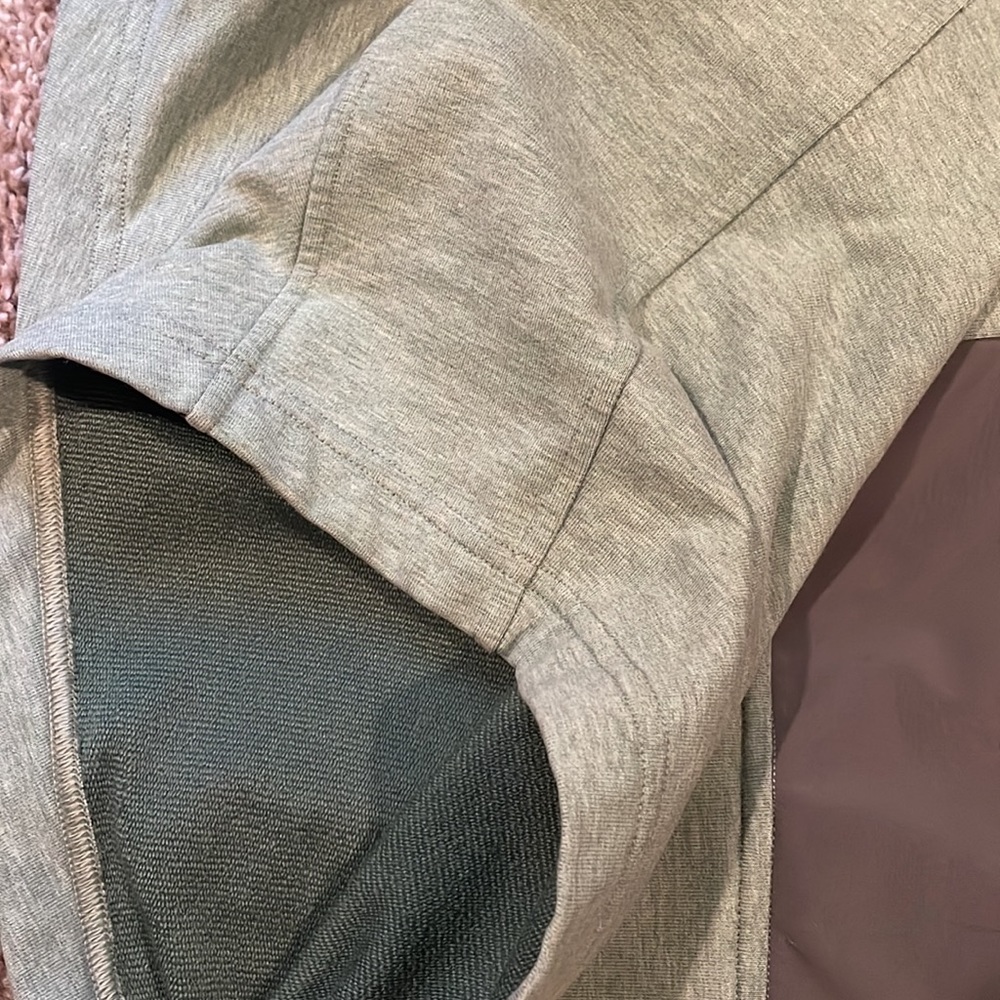 Lululemon Mens shorts. Size L. Green. - Picture 5 of 5